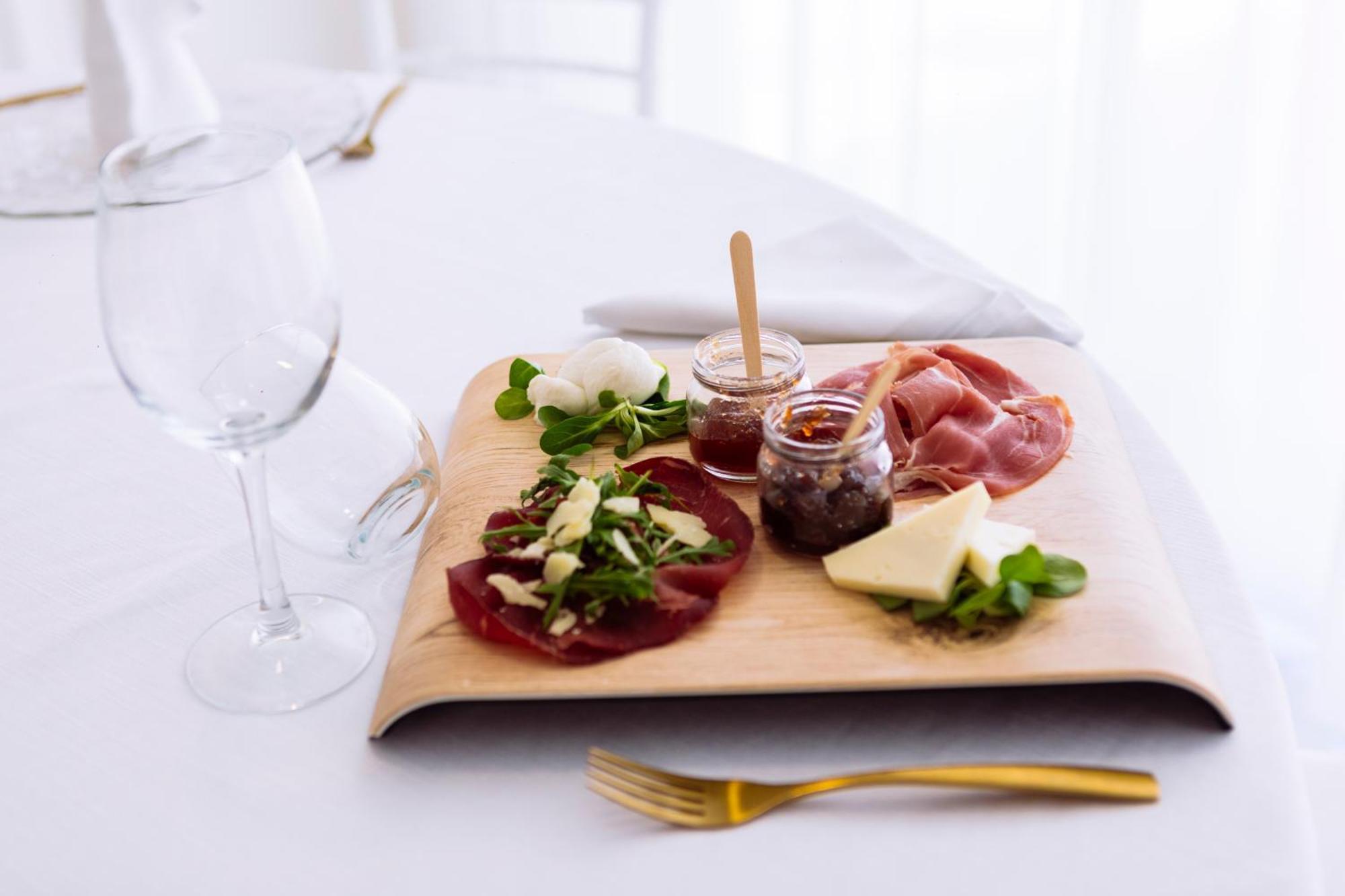 Hotel Leon - Ristorante Al Cavallino Rosso ซานโจวานนี โรตอนโด ภายนอก รูปภาพ