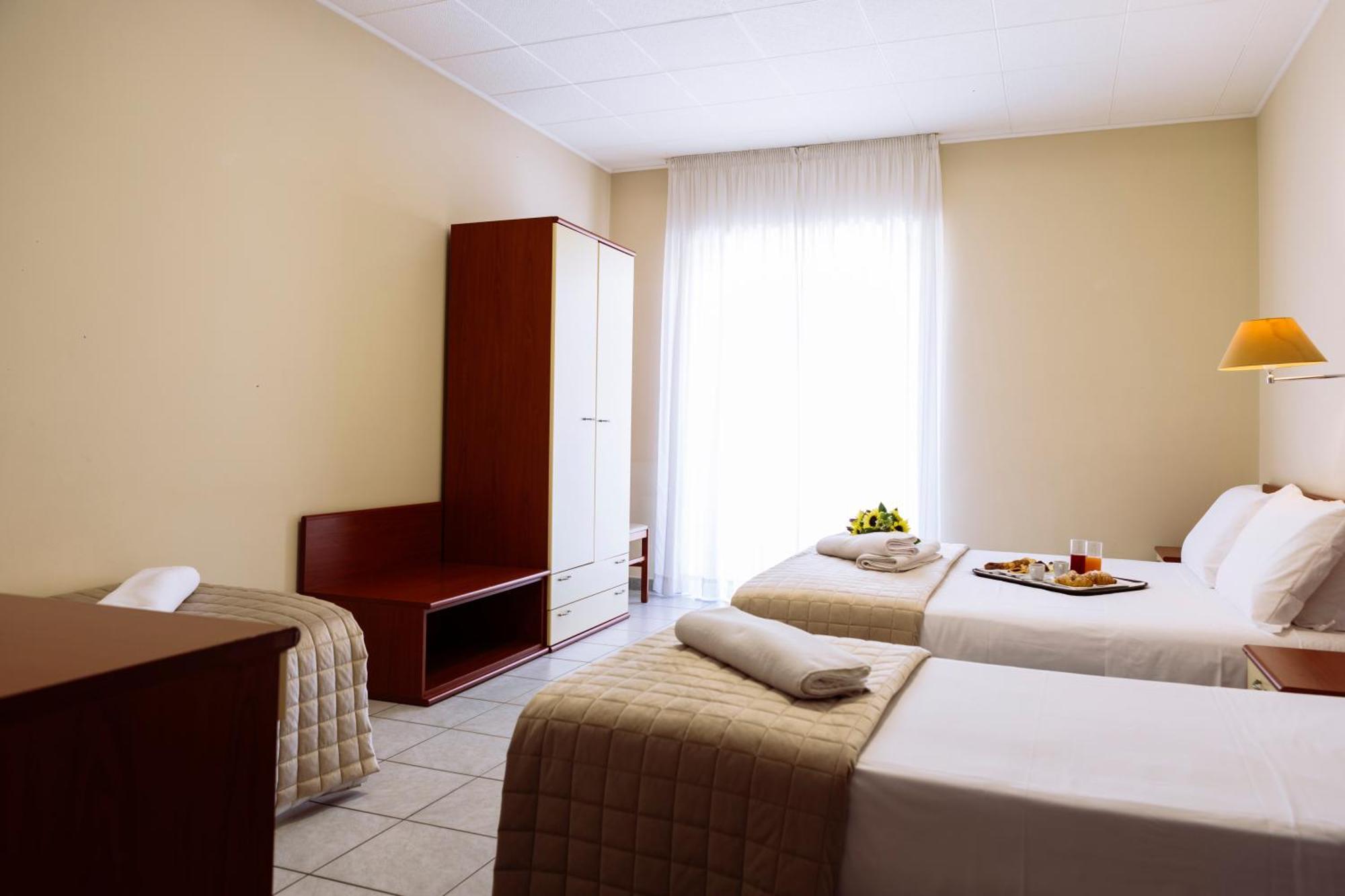 Hotel Leon - Ristorante Al Cavallino Rosso ซานโจวานนี โรตอนโด ภายนอก รูปภาพ