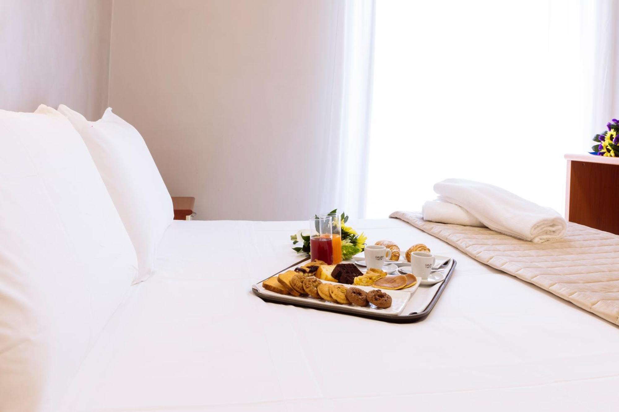 Hotel Leon - Ristorante Al Cavallino Rosso ซานโจวานนี โรตอนโด ภายนอก รูปภาพ