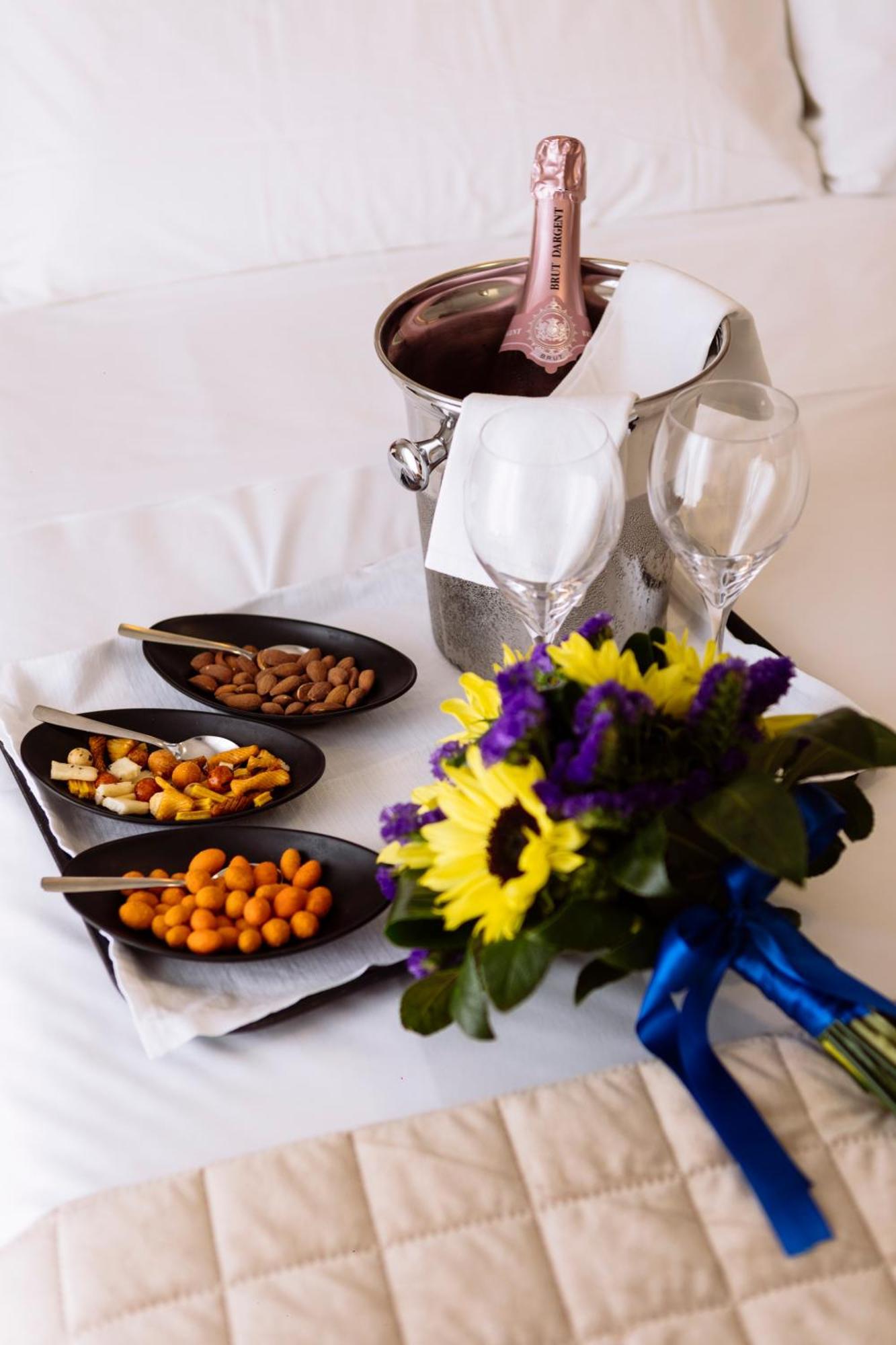 Hotel Leon - Ristorante Al Cavallino Rosso ซานโจวานนี โรตอนโด ภายนอก รูปภาพ