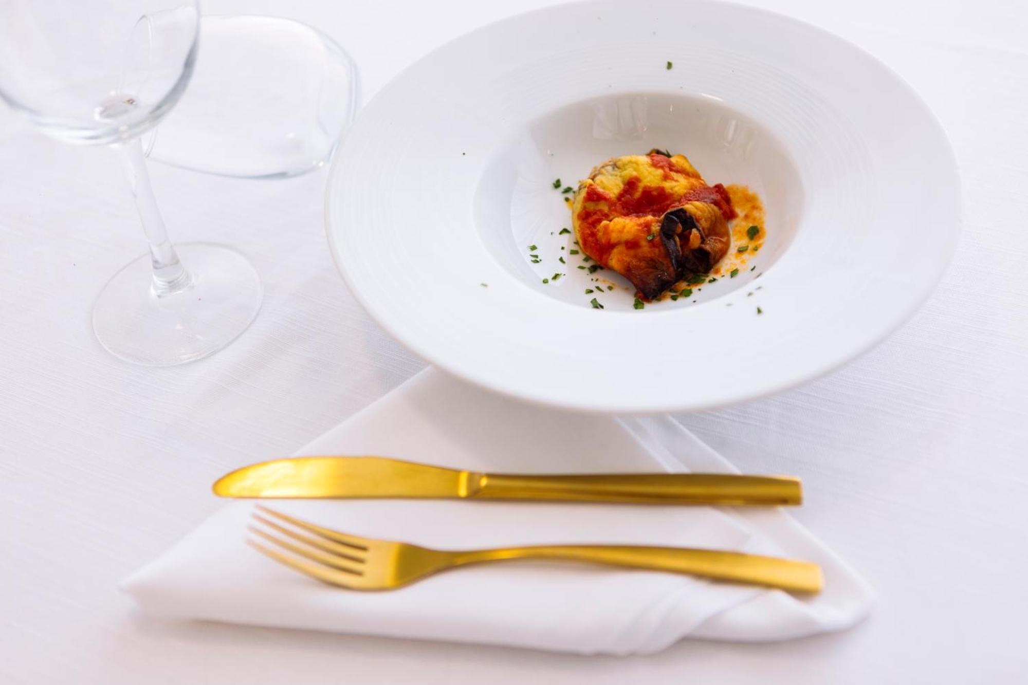 Hotel Leon - Ristorante Al Cavallino Rosso ซานโจวานนี โรตอนโด ภายนอก รูปภาพ