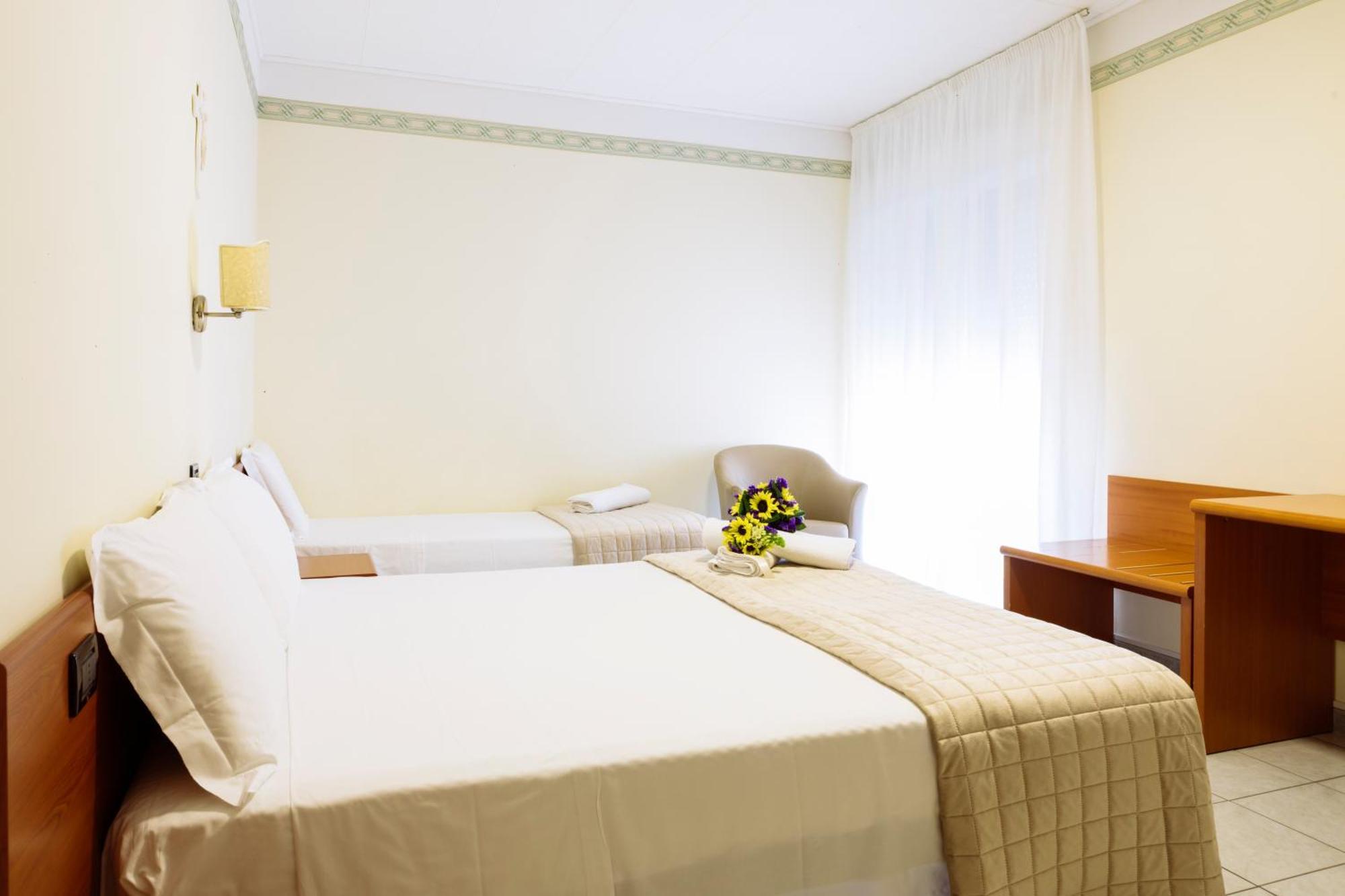 Hotel Leon - Ristorante Al Cavallino Rosso ซานโจวานนี โรตอนโด ภายนอก รูปภาพ