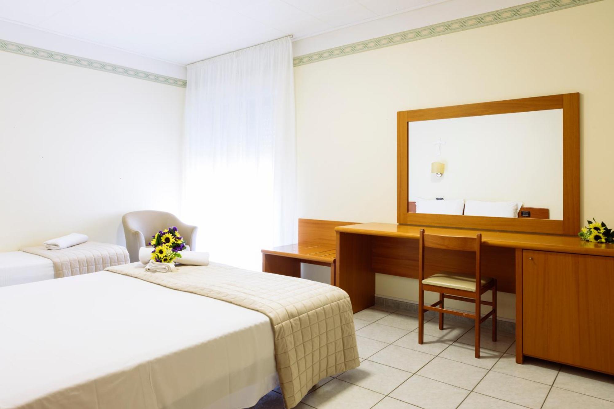 Hotel Leon - Ristorante Al Cavallino Rosso ซานโจวานนี โรตอนโด ภายนอก รูปภาพ