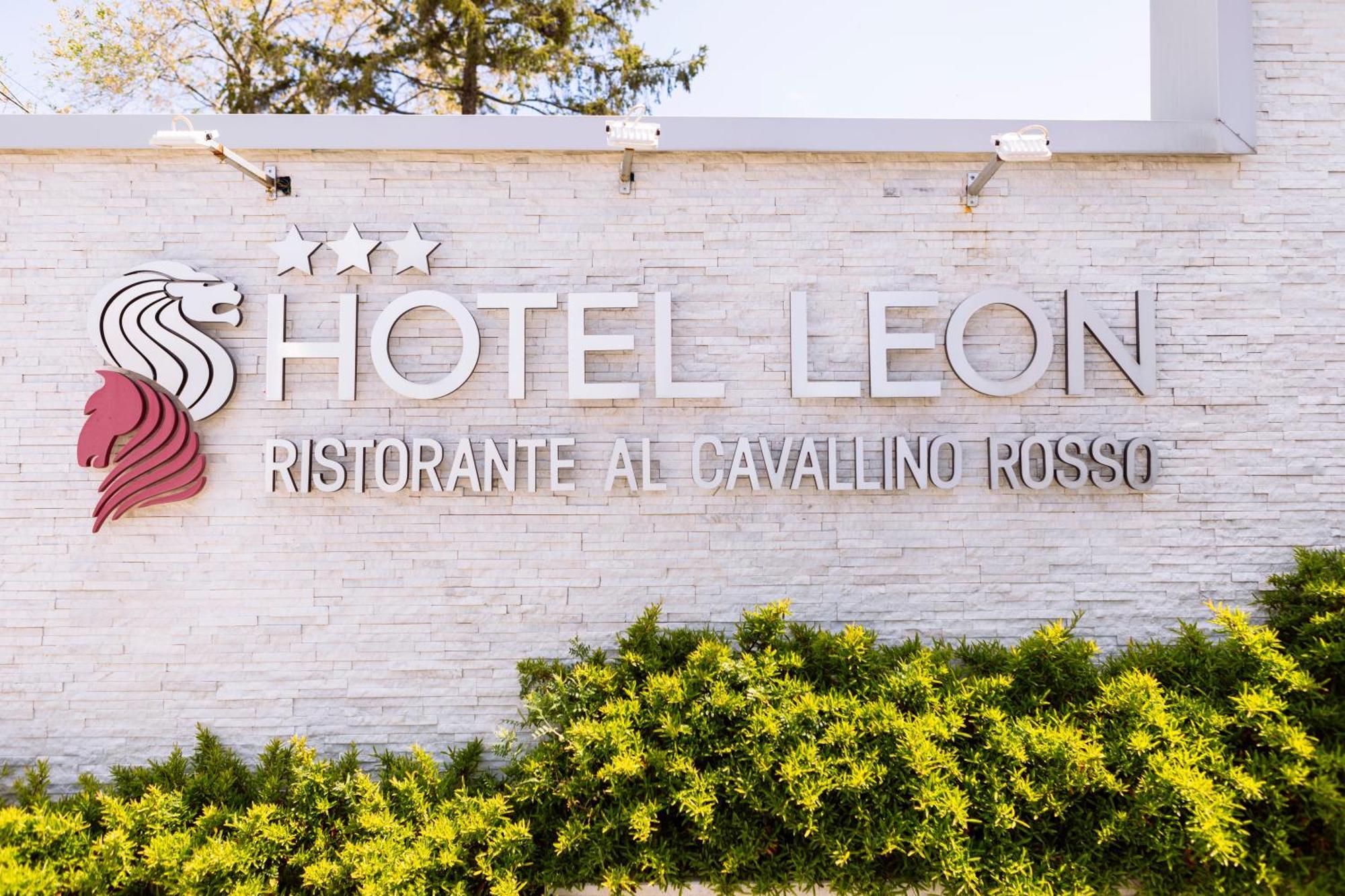 Hotel Leon - Ristorante Al Cavallino Rosso ซานโจวานนี โรตอนโด ภายนอก รูปภาพ